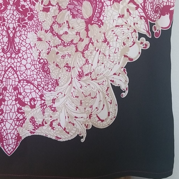 Pink flowery top - Picture 3 of 4